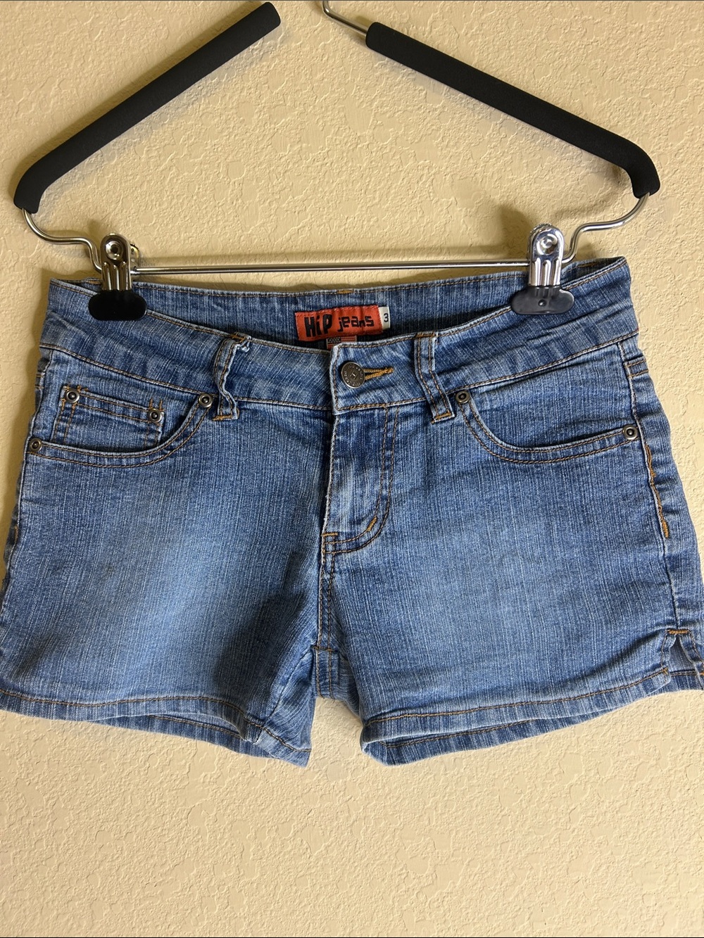 Vintage Hip Jeans Denim Shorts
Size 3
